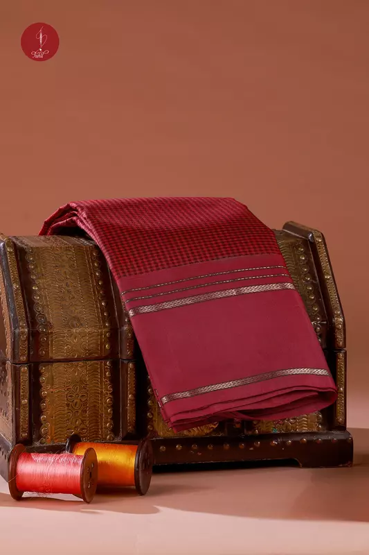 Kanchipuram Silk Saree - Podi Kattam - Red and Black with Maroon (MS062)