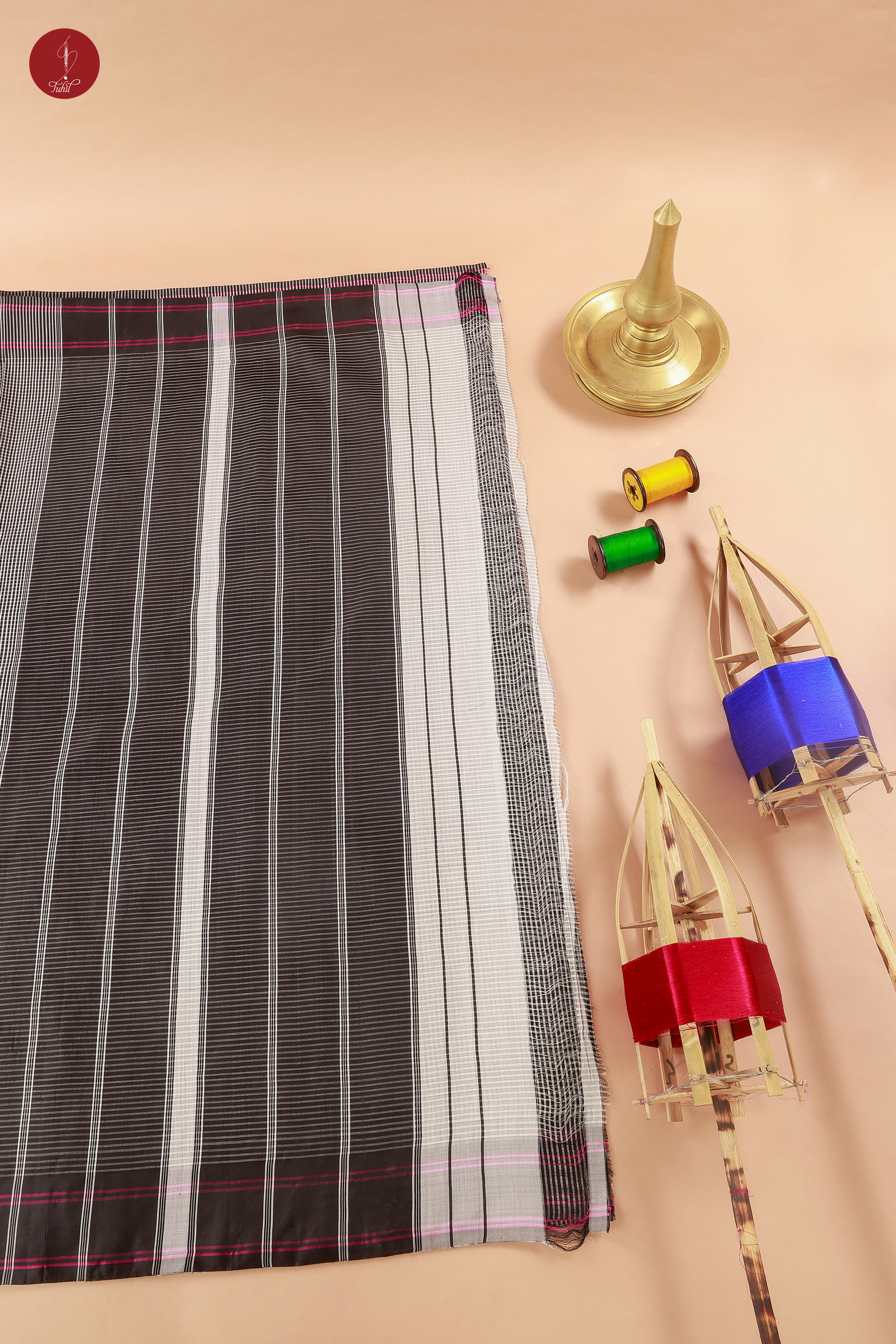 Handloom Koorainadu Saree – Silk Cotton – Black and White with Small Border Pink (SHKP701) Handloom Koorainadu Saree – Silk Cotton – Black and White with Small Border Pink (SHKP701)