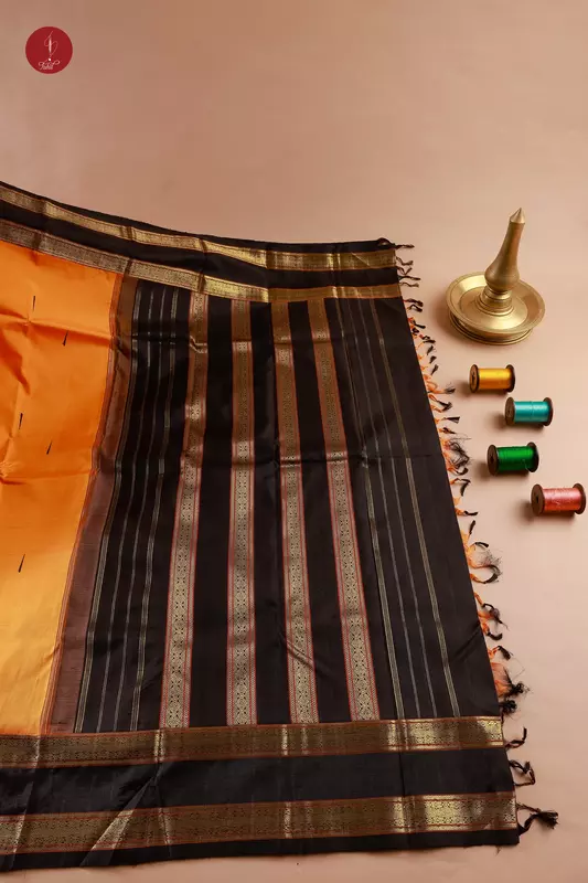 Kanchipuram Silk Saree - Rettai Pettu Malli Moggu - Orange with Black (MS007) Kanchipuram Silk Saree - Rettai Pettu Malli Moggu - Orange with Black (MS007)