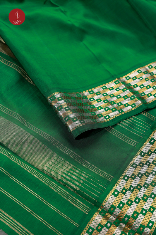 Handloom Kanchipuram Pure Silk Saree - Silver and Gold Border - Kewa with Green (MS039) Handloom Kanchipuram Pure Silk Saree - Silver and Gold Border - Kewa with Green (MS039)